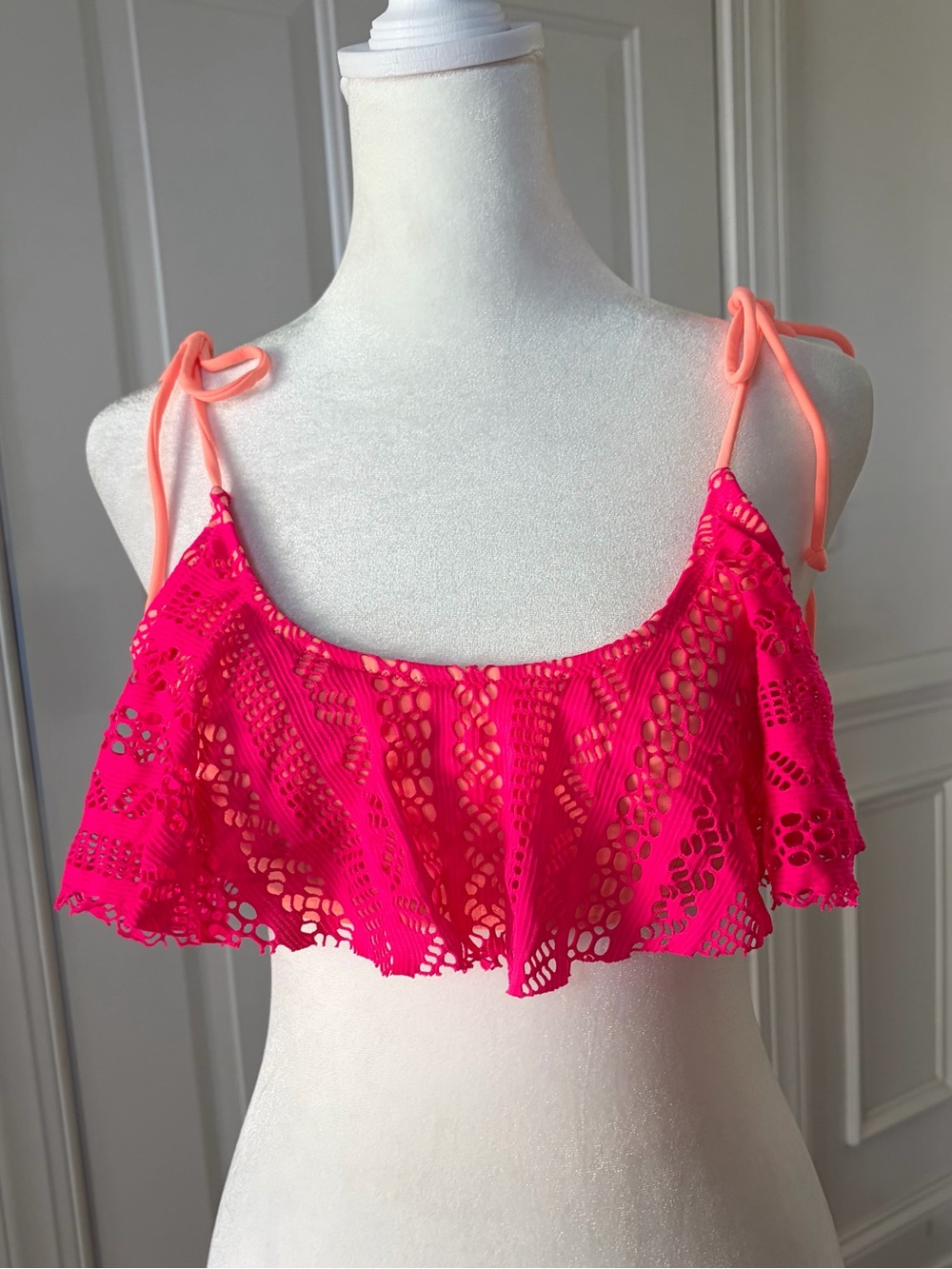 Victoria’s Secret PINK Ruffle Bikini Top   Size Medium